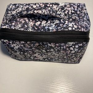Lululemon Out On Top Kit Make Up Bag